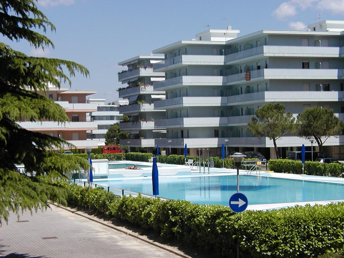 Appartamenti Valbella Con Piscina Bibione Exterior foto